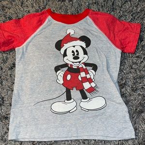 Mickey Mouse holiday 4T shirt 🏰❤️